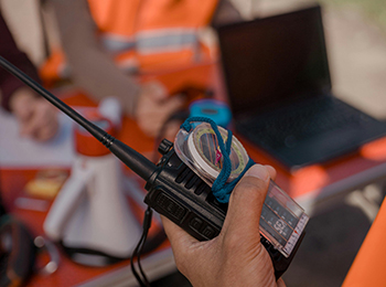 what is the usage of digital two way radio in the society.